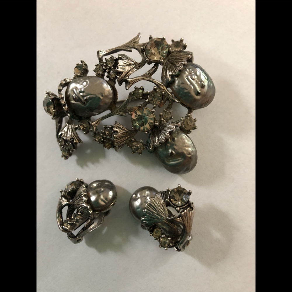 Fabulous Vintage Har brooch and earrings
